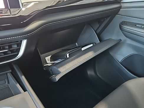 New 2026 Volkswagen Atlas Cross Sport SE image 28