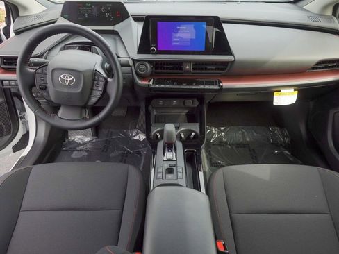 Used 2025 Toyota Prius Plug-In Hybrid image 12