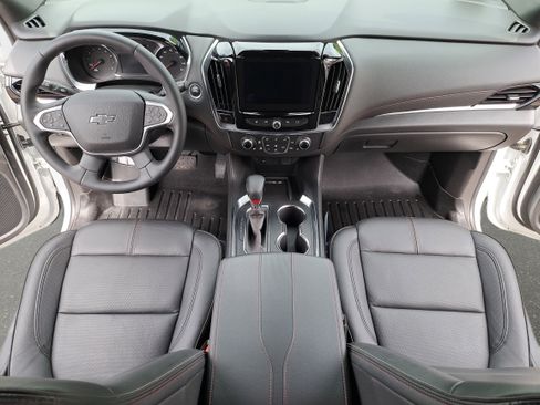 Used 2023 Chevrolet Traverse RS AWD/4WD image 9