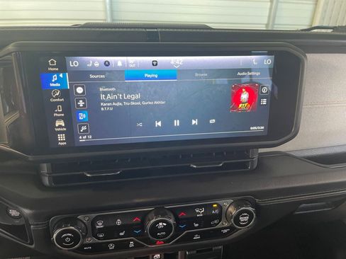 Used 2025 Jeep Wrangler Sahara image 21