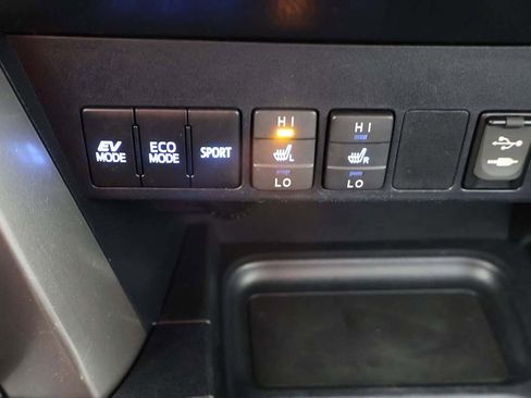 Used 2018 Toyota RAV4 Limited w/ Advanced Technology Package image 45