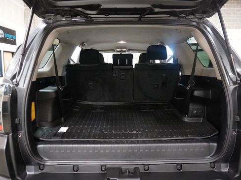 Used 2017 Toyota 4Runner SR5 AWD/4WD image 21