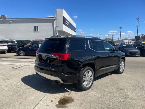 Used 2017 GMC Acadia Denali w/ Technology Package AWD/4WD image 5