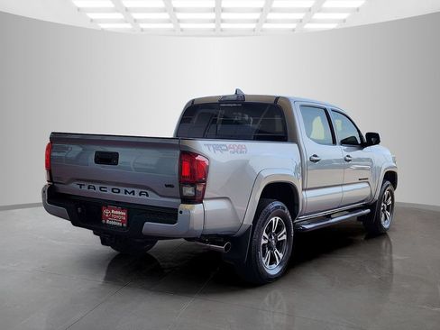 Used 2019 Toyota Tacoma TRD Sport w/ Technology Package AWD/4WD image 5