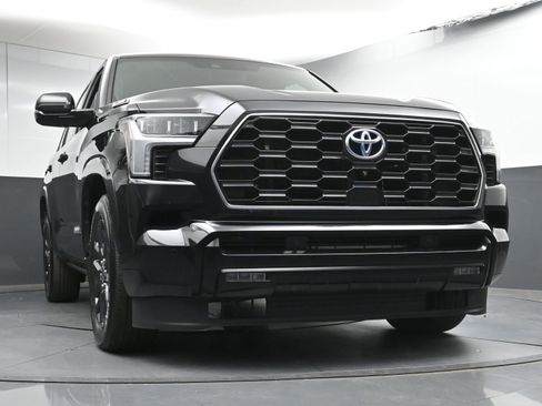 Used 2023 Toyota Sequoia Platinum image 33