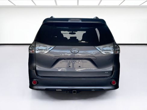 Used 2017 Toyota Sienna SE Premium FWD image 5