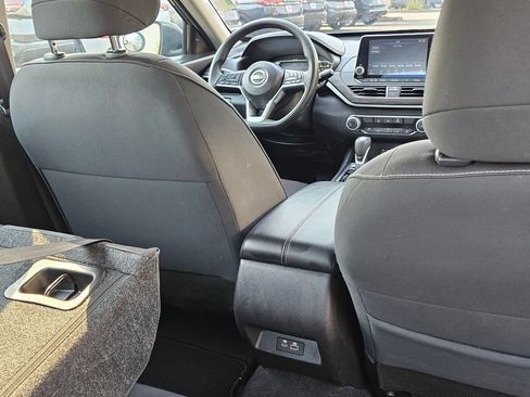 Used 2024 Nissan Altima 2.5 SV FWD image 13