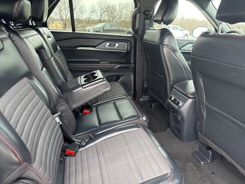 Used 2025 Ford Explorer ST-Line w/ ST-Line Street Pack image 22