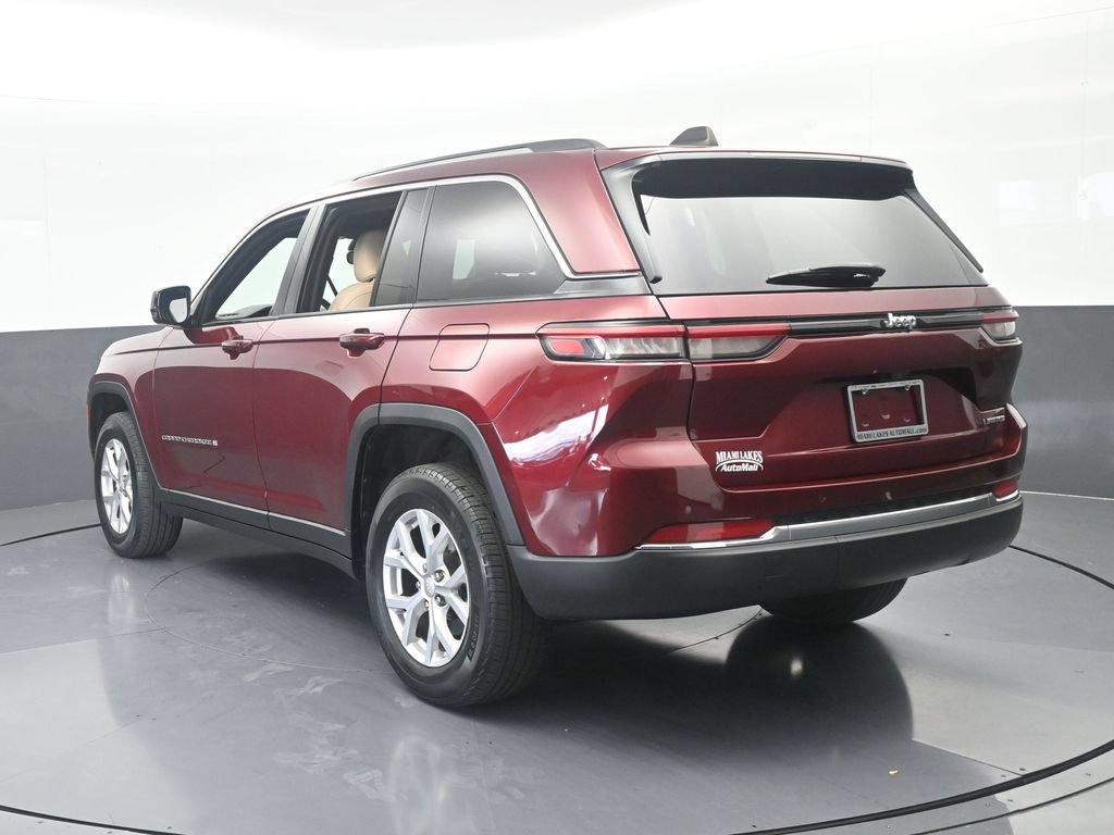 Used 2023 Jeep Grand Cherokee Limited w/ Trailer Tow Prep Group (B) RWD image 4