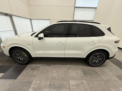 Certified 2022 Porsche Cayenne E-Hybrid image 2