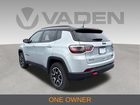 Used 2025 Jeep Compass Trailhawk AWD/4WD image 3
