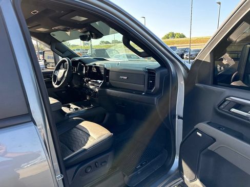 Used 2024 Chevrolet Silverado 2500 ZR2 w/ Technology Package AWD/4WD image 14