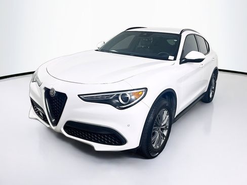 Used 2022 Alfa Romeo Stelvio Sprint image 3