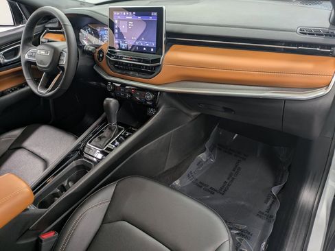 Used 2024 Jeep Compass Limited image 29