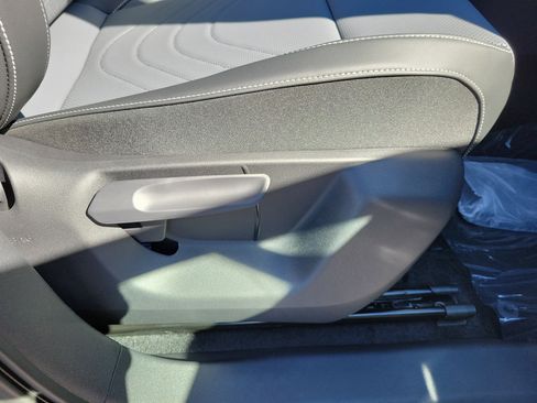 New 2026 Volkswagen Tiguan SE R-Line image 7