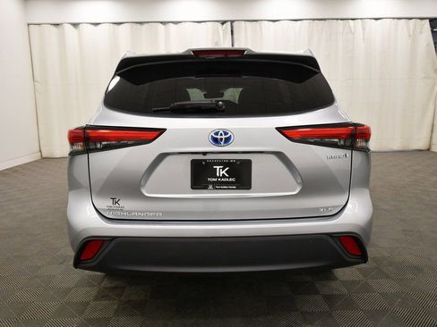 Used 2022 Toyota Highlander XLE image 6