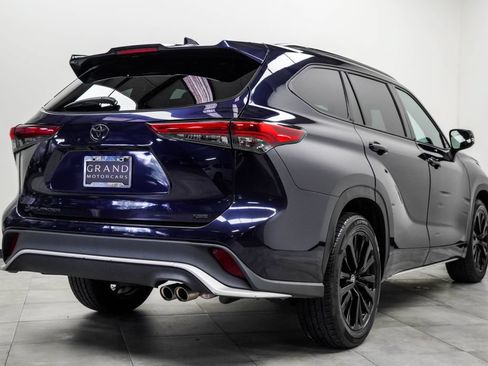 Used 2023 Toyota Highlander XSE FWD image 13