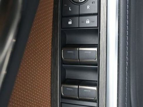 Used 2024 Lexus GX 550 w/ Accessory Package (Z1) AWD/4WD image 38