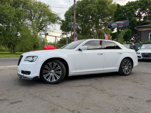 Used 2012 Chrysler 300 S RWD image 7