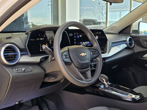 Used 2024 Chevrolet Trax LT image 12