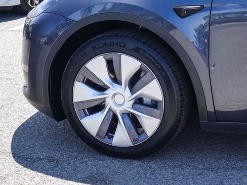 Used 2024 Tesla Model Y Long Range AWD/4WD image 9