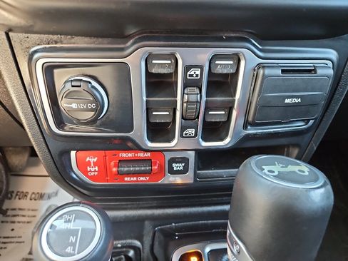 Used 2019 Jeep Wrangler Unlimited Rubicon w/ Dual Top Group AWD/4WD image 26
