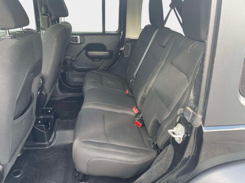 Used 2018 Jeep Wrangler Unlimited Sport AWD/4WD image 12