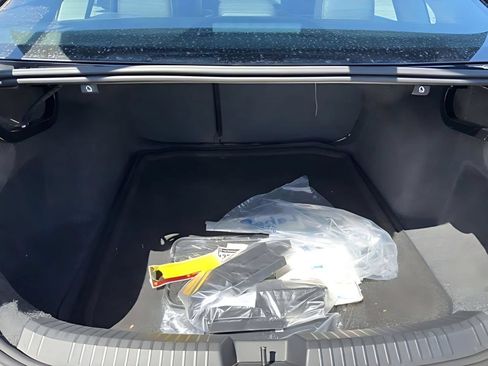 Used 2025 Volkswagen Jetta SE w/ Sunroof Package FWD image 12