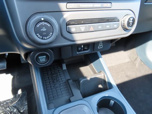 New 2025 Ford Maverick Lariat image 14