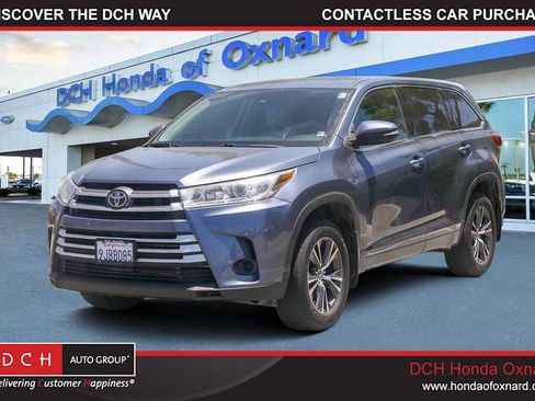 Used 2018 Toyota Highlander LE w/ Carpet Mat Package (TMS) AWD/4WD image 1