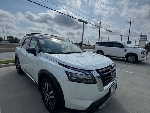 Used 2025 Nissan Pathfinder Platinum w/ Cargo Package image 6