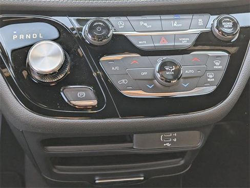 New 2026 Chrysler Pacifica Select image 20