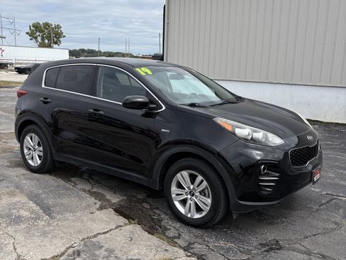 Used 2019 Kia Sportage LX image 2