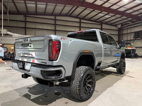 Used 2024 GMC Sierra 2500 AT4 w/ AT4 Preferred Package AWD/4WD image 5
