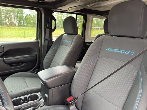 Used 2024 Jeep Wrangler Rubicon image 25