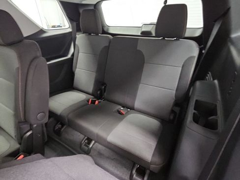 Used 2020 Chevrolet Traverse LT FWD image 32