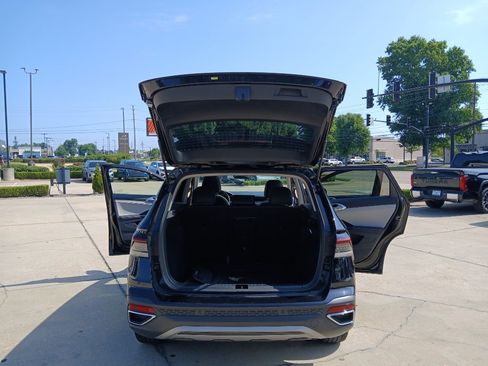 Certified 2025 Volkswagen Taos SE FWD image 22