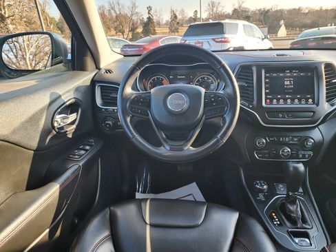 Used 2019 Jeep Cherokee Trailhawk w/ Cold Weather Group AWD/4WD image 10