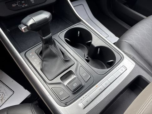 Used 2025 Kia Carnival FWD image 18