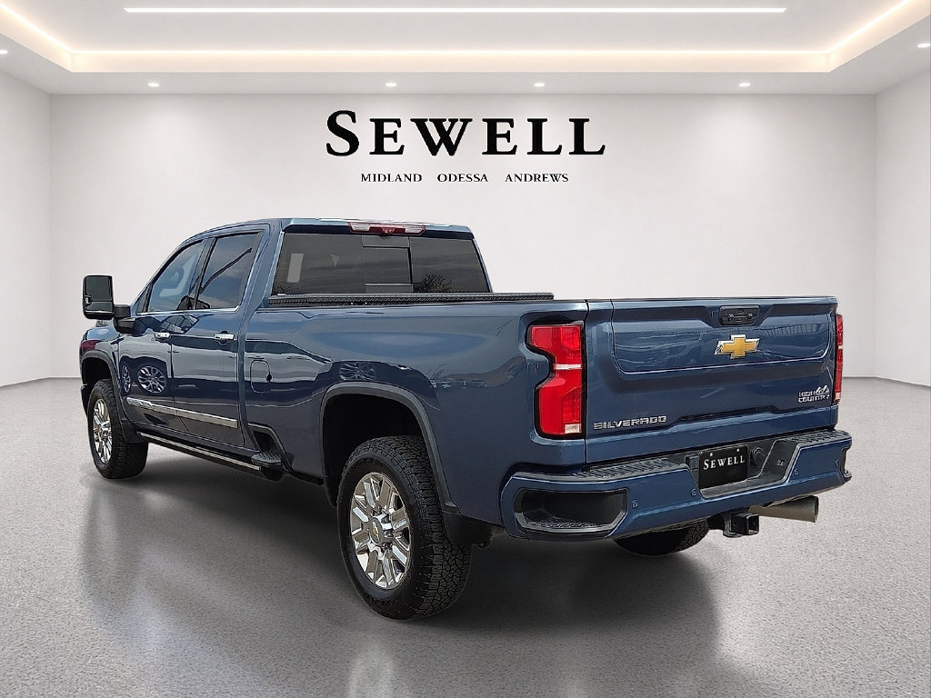 Used 2025 Chevrolet Silverado 2500 High Country w/ Technology Package AWD/4WD image 3