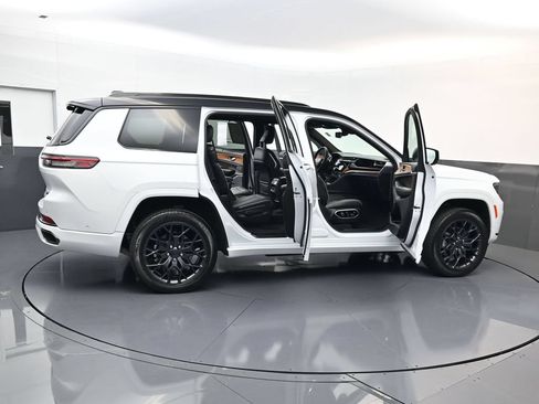 Used 2025 Jeep Grand Cherokee L Summit AWD/4WD image 34