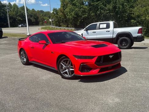 Used 2025 Ford Mustang GT Premium RWD image 2