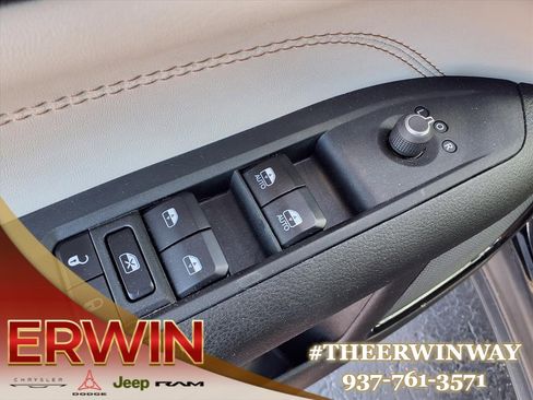 Certified 2024 Jeep Compass Limited image 16