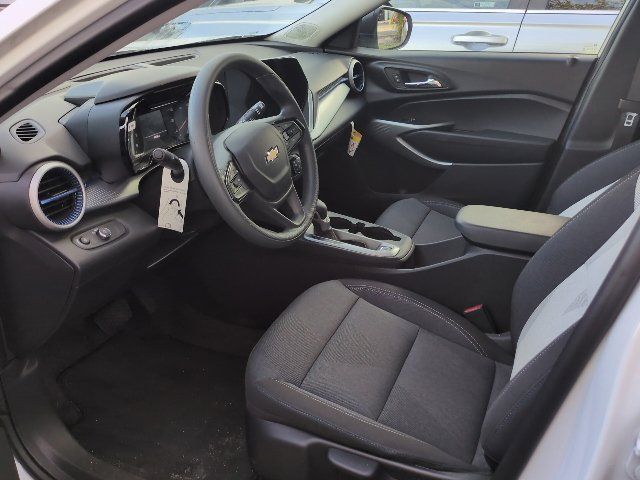 Used 2024 Chevrolet Trax LS w/ Driver Confidence Package FWD image 6