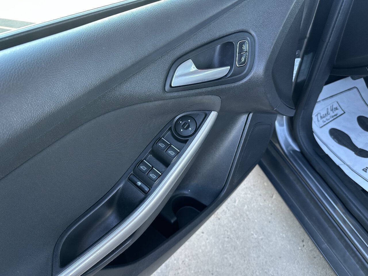Used 2016 Ford Focus Titanium FWD image 14