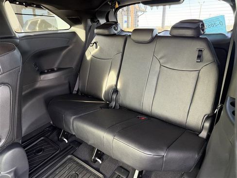 Used 2025 Toyota Sienna Limited image 16