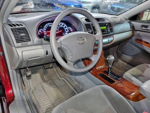 Used 2005 Toyota Camry XLE image 12