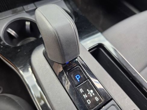 Used 2024 Toyota Prius LE FWD image 24
