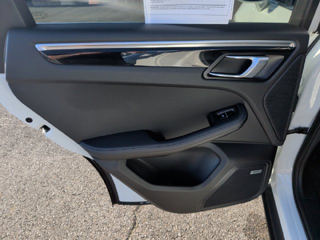Used 2022 Porsche Macan S AWD/4WD image 25