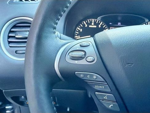 Used 2020 Nissan Pathfinder Platinum image 38